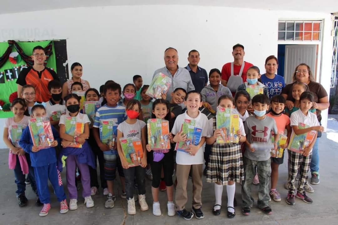 Alcalde Entrega Kits De Tiles Escolares A Alumnos De Primaria La