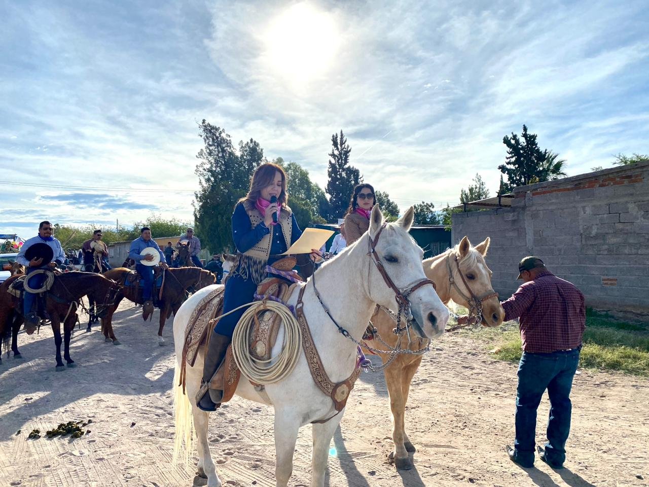 Encabeza Aid L Pez De Anda Cabalgata Por El Aniversario De