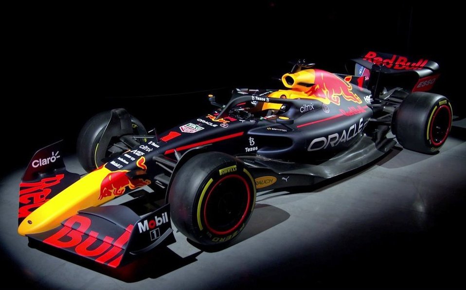 Red Bull presenta el RB18, el nuevo monoplaza de Checo Pérez en la